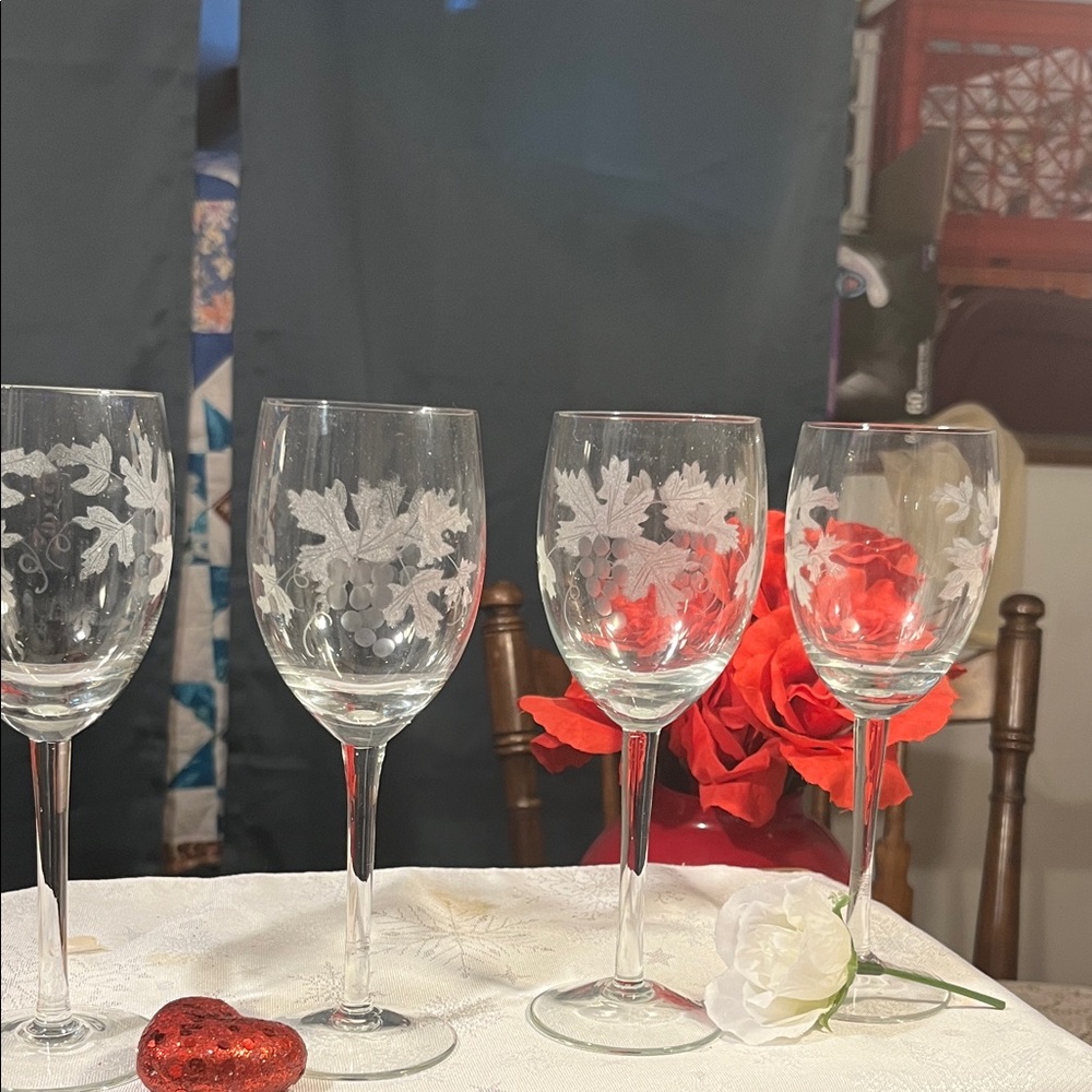 Elegant Floral Wine Glass Set